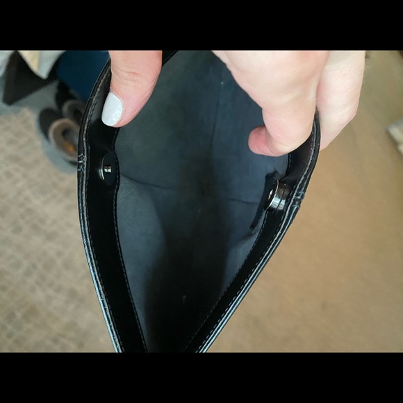 Authentic Louis Vuitton Epi Pochette with shoulder strap - Picture 6 of 13